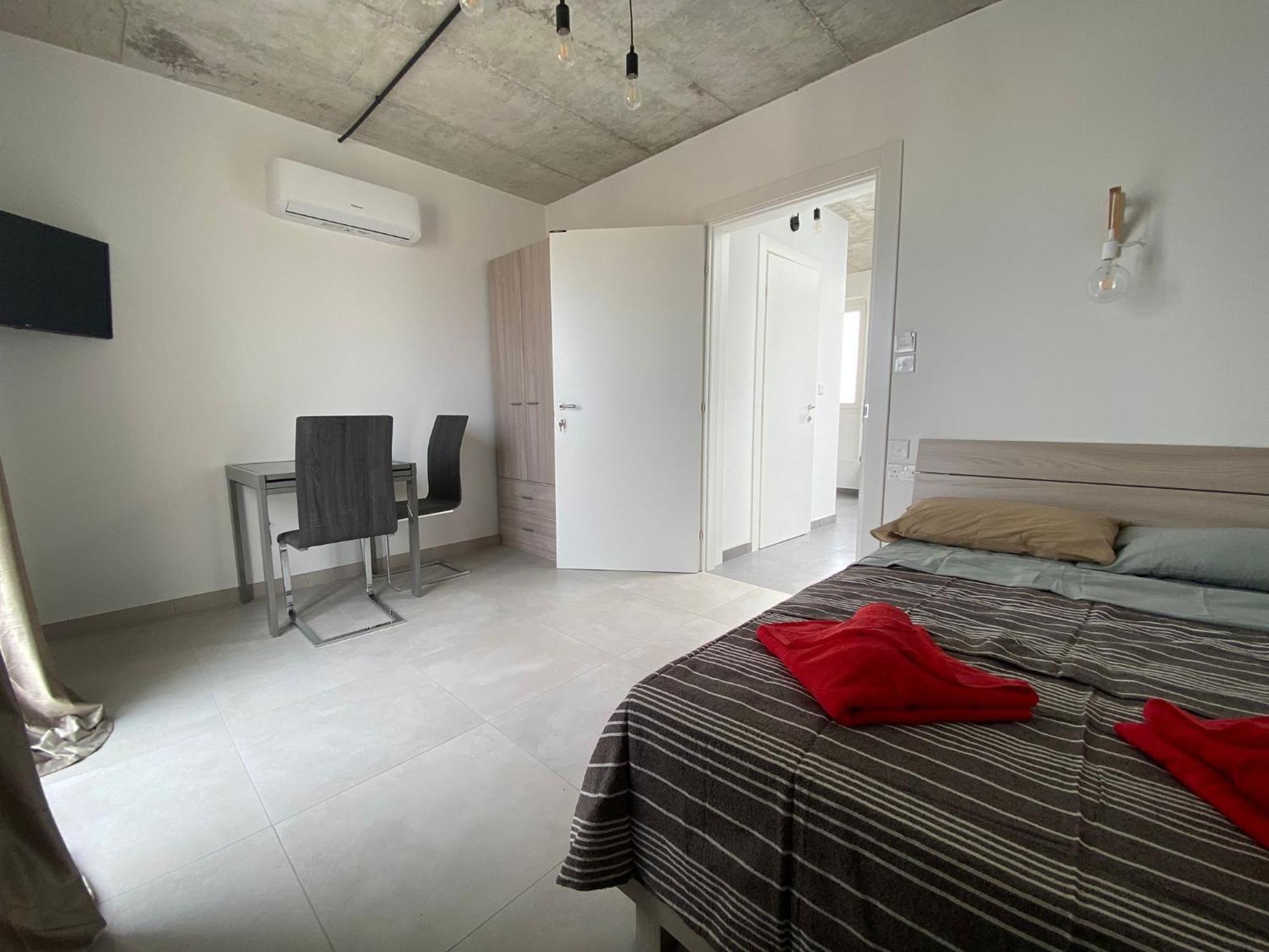 Minimal & Arty Townhouse Apartment Hamrun Bagian luar foto