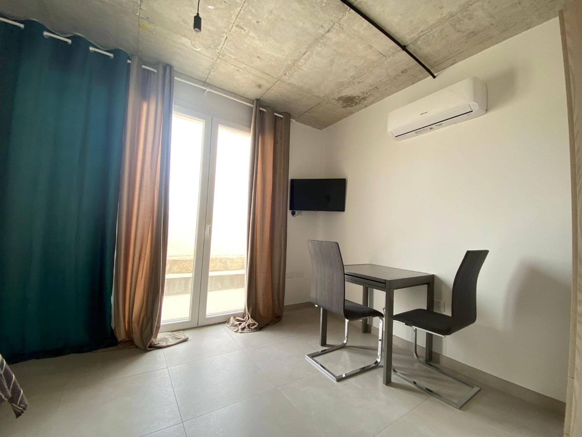 Minimal & Arty Townhouse Apartment Hamrun Bagian luar foto