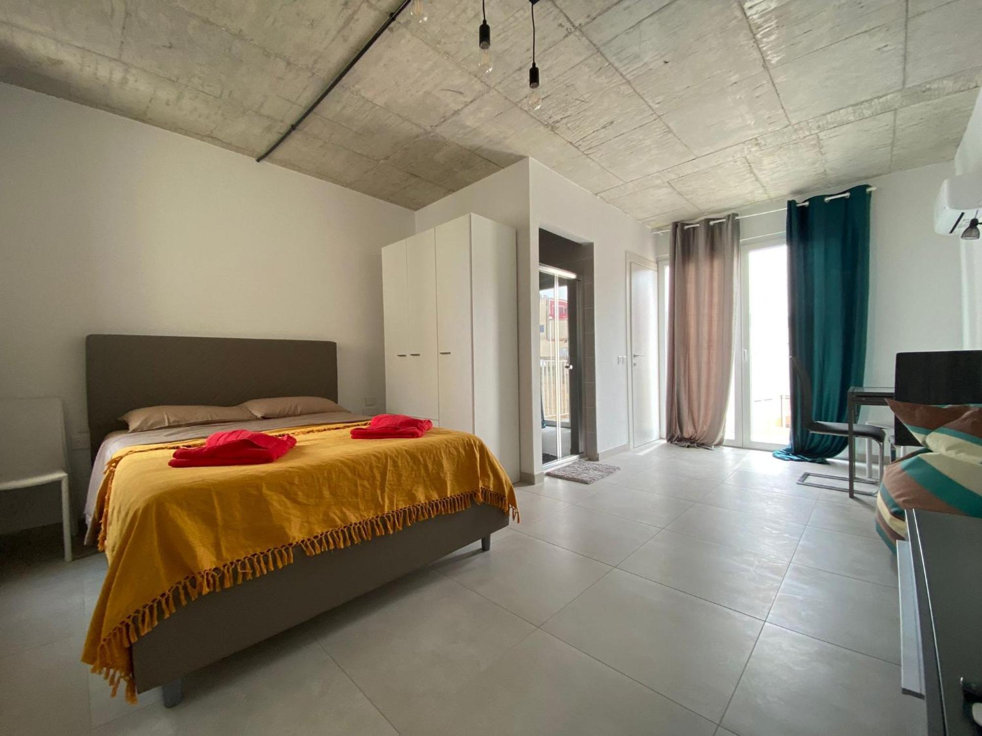 Minimal & Arty Townhouse Apartment Hamrun Bagian luar foto