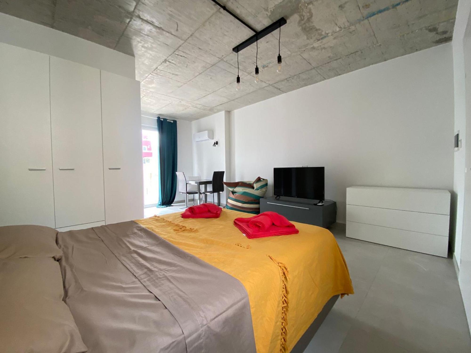 Minimal & Arty Townhouse Apartment Hamrun Bagian luar foto